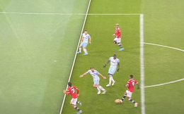 Cavani KHÔNG việt vị khi chuyền cho Rashford ghi bàn thắng vàng