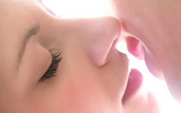 Bộ ba 'hormone hạnh phúc' từ những nụ hôn kích thích 'chuyện ấy', vì sao?