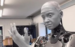 Robot hình người Ameca gây ấn tượng tại CES 2022
