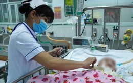 Trẻ nhập viện tăng, Khoa Cấp cứu Bệnh viện Nhi đồng 2 TP.HCM khám bệnh xuyên đêm