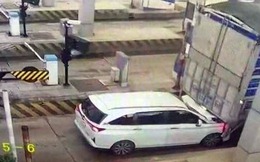 18 lần trốn trạm thu phí, Toyota Veloz "trả đủ" vào lần thứ 19
