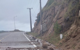 Mưa lớn gây sạt lở nhiều tuyến đường ở Ninh Thuận