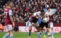 Vật đối thủ như đấu võ MMA, Ronaldo vẫn thoát thẻ đỏ khó tin