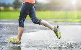 Có nên chạy bộ dưới trời mưa?