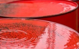 Dầu thô ‘chợ đen’ tràn ngập thị trường