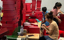 Độc, lạ hộp quà Tết thiết kế riêng