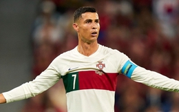 Thực hư Ronaldo quát HLV Bồ Đào Nha sau khi bị thay ra ở trận thua Hàn Quốc
