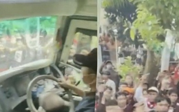 HLV Polking thất vọng khi ĐT Thái Lan bị CĐV Indonesia đập phá xe buýt