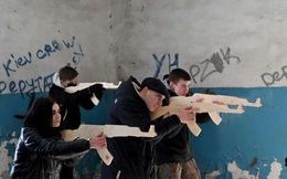 Bóng ma chiến tranh ám ảnh cuộc sống của người dân thành phố biên giới Ukraine
