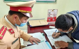 Hàng loạt ''cò mồi'' chèo kéo khách tại chùa Hương bị xử lý
