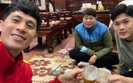 Hùng Dũng được vợ con đến đón, Đình Trọng bên gia đình sau chiến thắng cùng ĐT Việt Nam