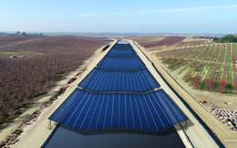 California bao phủ kênh nước bằng tấm pin mặt trời, vừa tạo ra điện, vừa tiết kiệm nước