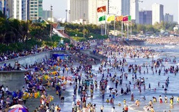 Cứu vớt nhiều du khách bị sóng cuốn khi tắm biển Vũng Tàu