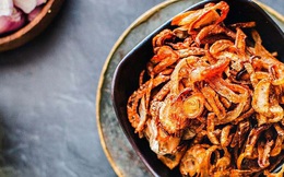 Bật mí cách làm hành phi giòn rụm, để cả tháng không ỉu