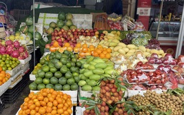 Trái cây Trung Quốc ế ẩm, hàng Việt Nam giá từ 7.000 đồng/kg đắt như tôm tươi