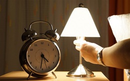 Bật đèn đi ngủ hại sinh lý: Thực hư ra sao?