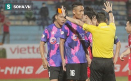 Hậu vệ U23 Việt Nam bất bình với trọng tài V.League, nổi cáu vì tấm thẻ đỏ của đội nhà