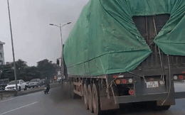Xe tải và ô tô lạng lách, rượt đuổi như phim hành động, uốn lượn 4 làn đường đọ hơn thua