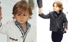 “Hoàng tử bé" thần thái ngút ngàn, mới 2 tuổi đã sải bước tại show Chanel bây giờ ra sao?