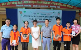 Tặng sách – trao học bổng vượt khó cho học sinh Bắc Giang