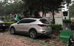 Người dùng xe điện bức xúc vì bị chiếm chỗ sạc