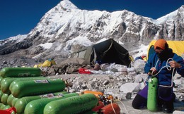 Thám hiểm Everest theo phong cách nhà giàu: 3 tỷ đồng ở khách sạn 5 sao, có quầy bar