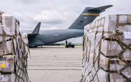 Mỹ thiếu sữa bột trầm trọng, điều máy bay quân sự C-17 đến Đức chở 31 tấn sữa về nước