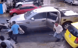 Kinh hãi clip 3 người đi ôtô bị đánh gục giữa đường ở TP Long Khánh