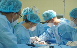 Tình mẫu tử ca ghép thận mẹ cho con trai