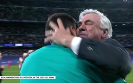 Ancelotti khóc và ôm con trai sau màn lội ngược dòng không tưởng của Real
