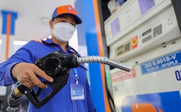 Bộ Tài chính muốn tiếp tục giảm thuế với xăng dầu để kiềm chế lạm phát