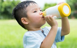 Nắng nóng kéo dài: Cách phát hiện và phòng ngừa lả nhiệt, say nắng ở trẻ nhỏ
