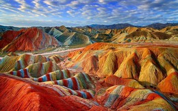 Núi Vinicunca: Kỳ quan đáng kinh ngạc, được mệnh danh là "cầu vồng" siêu thực