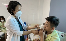 Gia tăng trẻ mắc bệnh đường hô hấp nhập viện, bác sĩ chỉ ra sai lầm khi hạ sốt cho con