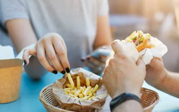 5 thói quen ăn uống đang 'âm thầm' đẩy cholesterol của bạn tăng cao