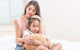 Bố mẹ bàng hoàng phát hiện con gái 6 tuổi đã dậy thì: Bác sỹ cảnh báo 5 biểu hiện cơ thể