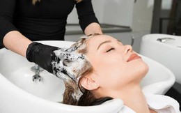 Italy: Thợ cắt tóc sẽ bị phạt tiền nếu gội đầu khách 2 lần
