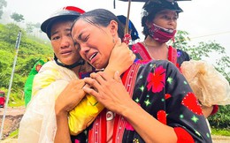 Vợ công nhân bị lũ cuốn vào hầm thủy điện ở Điện Biên chờ chồng suốt 48 tiếng