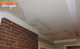 Sau mưa lớn, tường nhà, trần nhà thấm nước dẫn đến bong tróc, nứt vỡ: Xử lý như thế nào?