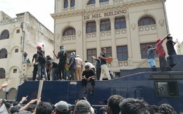 Hàng nghìn người biểu tình bao vây dinh thự: TT Sri Lanka phải rời khỏi nơi cư trú