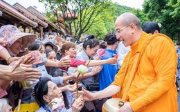 Quảng Ninh yêu cầu chùa Ba Vàng gỡ bỏ clip cúng dường nhận tiền phản cảm