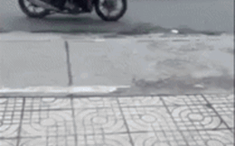 CLIP: Tài xế xe ben cầm mã tấu chém liên tiếp xe ba gác
