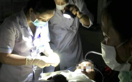 Lưới điện bệnh viện bị sự cố, bác sĩ soi đèn pin mổ cho sản phụ sinh 3