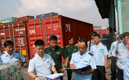 Vụ buôn lậu hơn 1.280 container máy móc: 2 cựu cán bộ công an chung chi ngay tại trụ sở