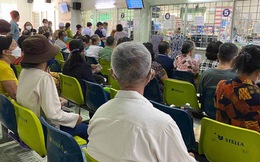 Hình ảnh 'lạ' khi lãnh thuốc bảo hiểm y tế: Nơi rồng rắn, nơi vắng hoe