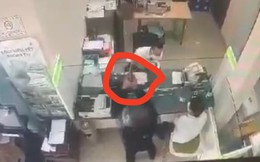 Clip mới nhất từ camera: Nghi phạm cướp ngân hàng ở Đồng Nai liên tục bỏ tiền vào bao