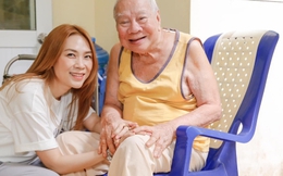 Sao Việt 11/1: Mỹ Tâm đẹp giản dị khi tới thăm viện dưỡng lão nghệ sĩ