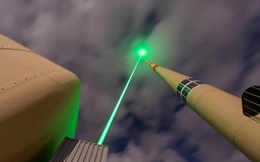 Các nhà khoa học lần đầu tiên dùng laser 'dẫn đường' tia sét