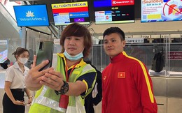 ĐT Việt Nam được CĐV vây kín tại sân bay Thái Lan sau thất bại ở AFF Cup 2022