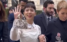 Bóc nhan sắc Jisoo ở Fashion Week: Ảnh chính thức đẹp tựa nữ thần, qua camera thường lại bị tóc mới dìm không thương tiếc